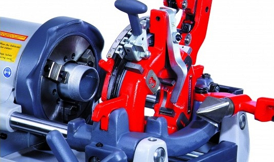 Нарезка резьбы на резьбонарезном станке Rothenberger Ropower 50 R Нарезка резьбы на резьбонарезном станке Rothenberger Ropower 50 R