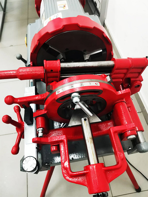 Рабочая зона электрических резьбонарезных станков Esson ElectricCut-100HW1 Рабочая зона электрических резьбонарезных станков Esson ElectricCut-100HW1